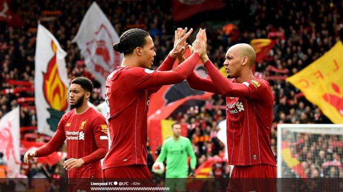 Virgil van Dijk dan Fabinho merayakan kemenangan 2-1 Liverpool atas Bournemouth di Stadion Anfield, Sabtu (7/3/2020).