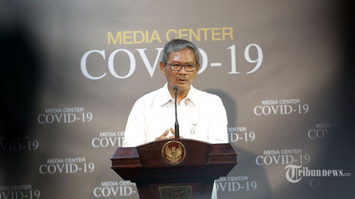 Juru Bicara Penanganan Corona Achmad Yurianto saat memberikan keterangan pers di Kantor Presiden, Jakarta, Jumat (06/03/2020)