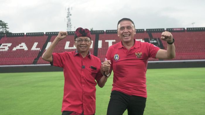Ketua Umum PSSI, M Iriawan dan Gubernur Bali,  I Wayan Koster di Stadion Kapten I Wayan Dipta, Gianyar, Bali, Sabtu (7/3/2020).