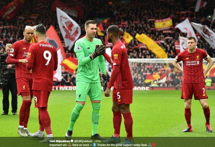 Para pemain Liverpool saling bersalaman usai memenangkan suatu pertandingan di kompetisi Liga Inggris 2019-2020.