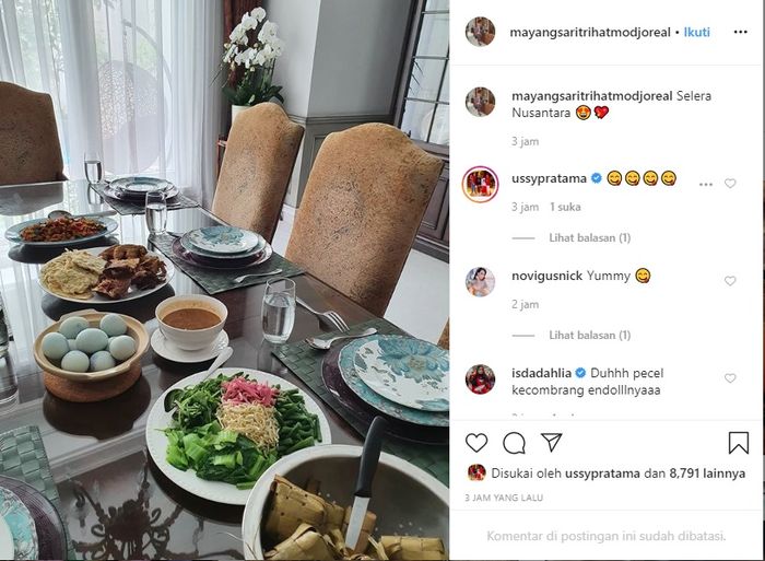Gaya Hidupnya Glamor Dan Mewah Ternyata Mayangsari Dan Keluarga Gemar Menyantap Sajian Nusantara Yang Sederhana Serta Jajanan Pasar Di Atas Meja Makan Yang Luas Semua Halaman Pop Grid Id