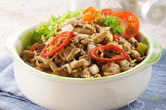 Percayalah, Keluarga Bisa Lahap Makan Sahur dengan Tumis Ayam Suwir Ini. 