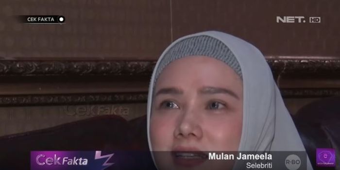 Mata Mulan Jameela berkaca-kaca