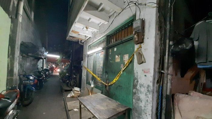 TRIBUNJAKARTA.COM/MUHAMMAD RIZKI HIDAYAT, Rumah pelaku penenggelaman perempuan usia lima tahun, di kawasan Sawah Besar, Jakarta Pusat, Sabtu malam (7/3/2020).