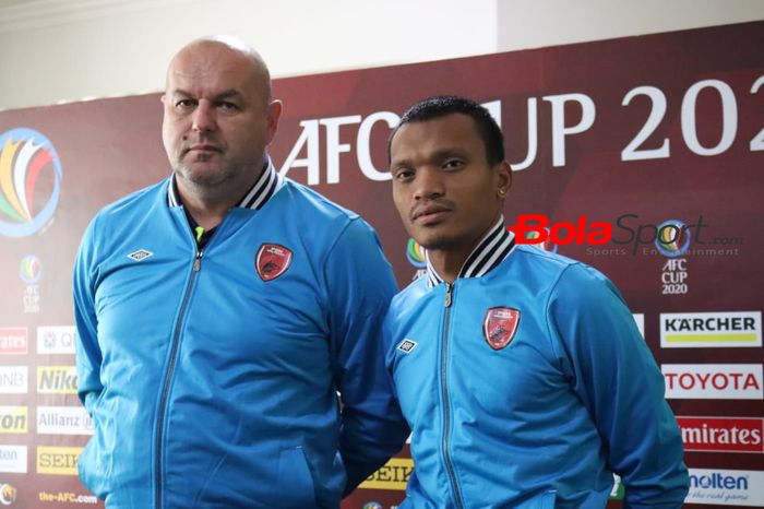 Pelatih PSM Makassar, Bojan Hodak dan pemain Ferdinan Sinaga