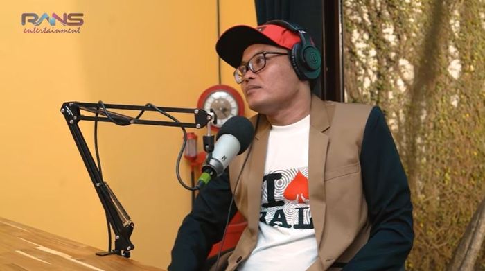 Sule saat ceritakan kisah hidupnya