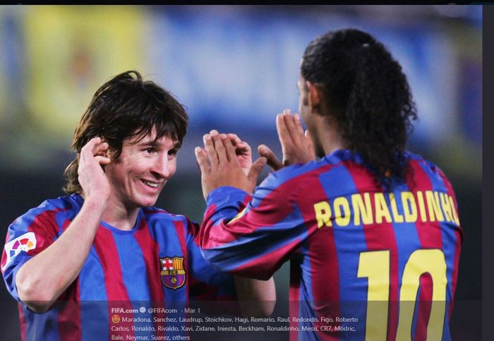 Lionel Messi dan Ronaldinho saat sama-sama masih membela Barcelona.