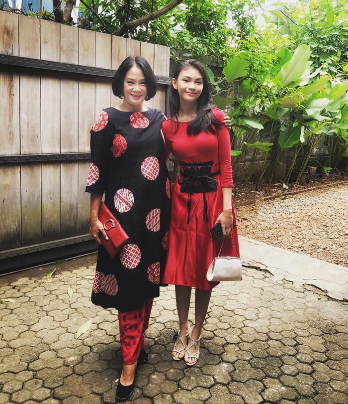 Kompaknya 4 Gaya Fashion Anak Anjasmara, Sasi Asmara Bareng Mama Dian