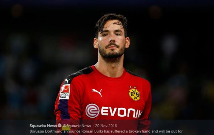 Penjaga gawang nomor satu Borussia Dortmund, Roman Burki.