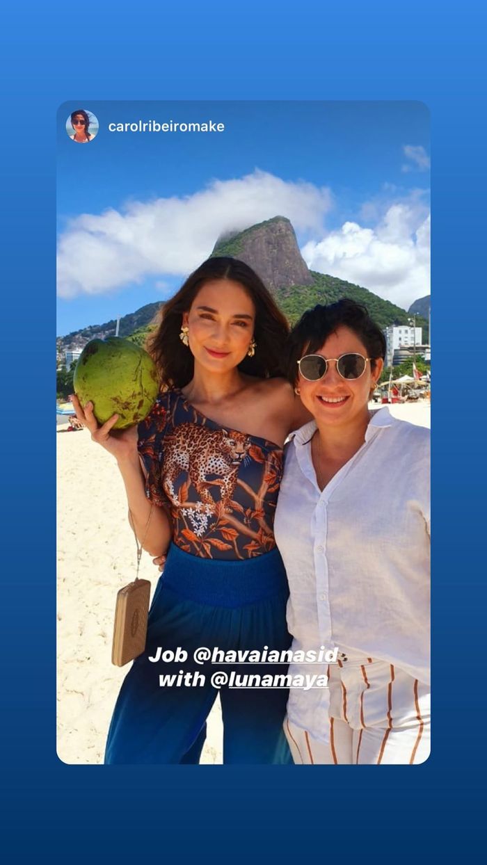 Luna Maya tampak cantik dengan gaya makeup natural yang super flawless