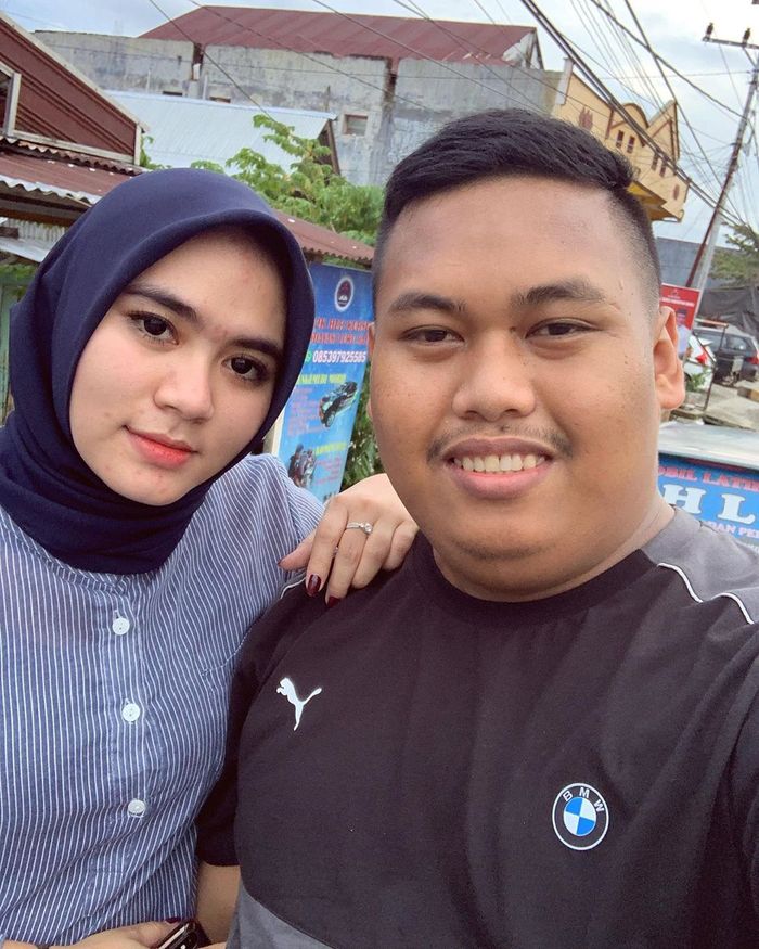 Akbar Nyol Ajudan Pribadi bersama kekasinya, Dewi Amalia