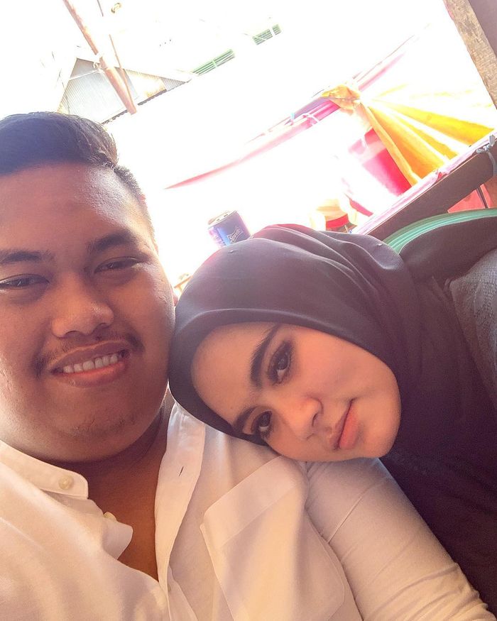 Akbar Nyol Ajudan Pribadi bersama kekasinya, Dewi Amalia