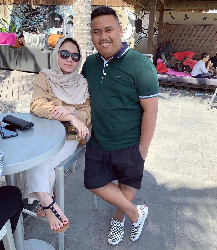 Akbar Nyol Ajudan Pribadi bersama kekasinya, Dewi Amalia