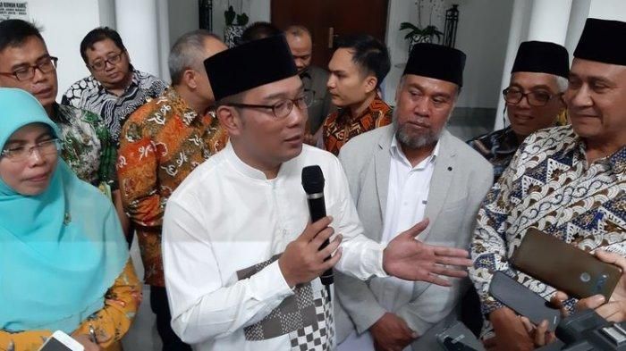 Gubernur Jawa Barat, Ridwan Kamil, mengizinkan sepak bola kembali digelar di wilayahnya dengan tetap memerhatikan protokol kesehatan.