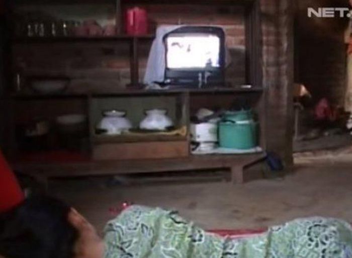 Ruang Tengah Rumah Lama Zaskia Gotik