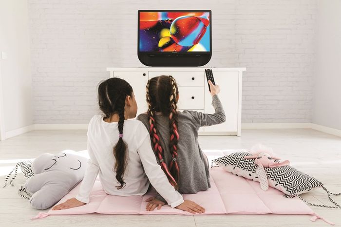 Ada Manfaat Lebih Menonton Tv Bagi Anak Jika Orangtua Menemani Ini Kata Ahli Semua Halaman Idea