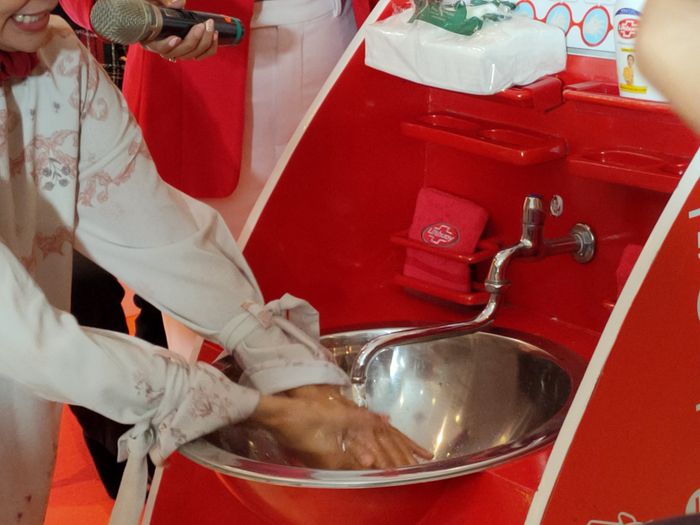 Praktek cuci tangan yang baik dan benar.