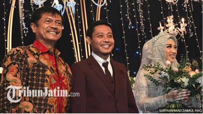 Direktur Teknik Timnas Indonesia, Indra Sjafri hadir dalam resepsi pernikahan gelandang timnas Indonesia dan Persija Jakarta, Evan Dimas dan Dewi Zahra di Dyandra Convention Center, Jumat (13/3/2020) malam. 