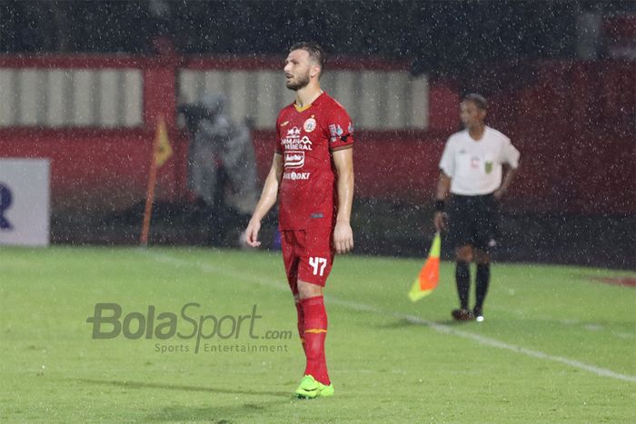 Bek asing Persija Jakarta, Marco Motta, ketika laga Bhayangkara FC malawan Persija Jakarta di Stadion PTIK, Melawai, Jakarta Selatan (14/3/2020)