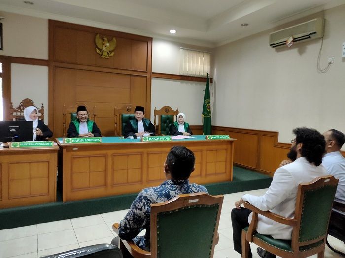 Sidang  cerai di Pengadilan Agama.