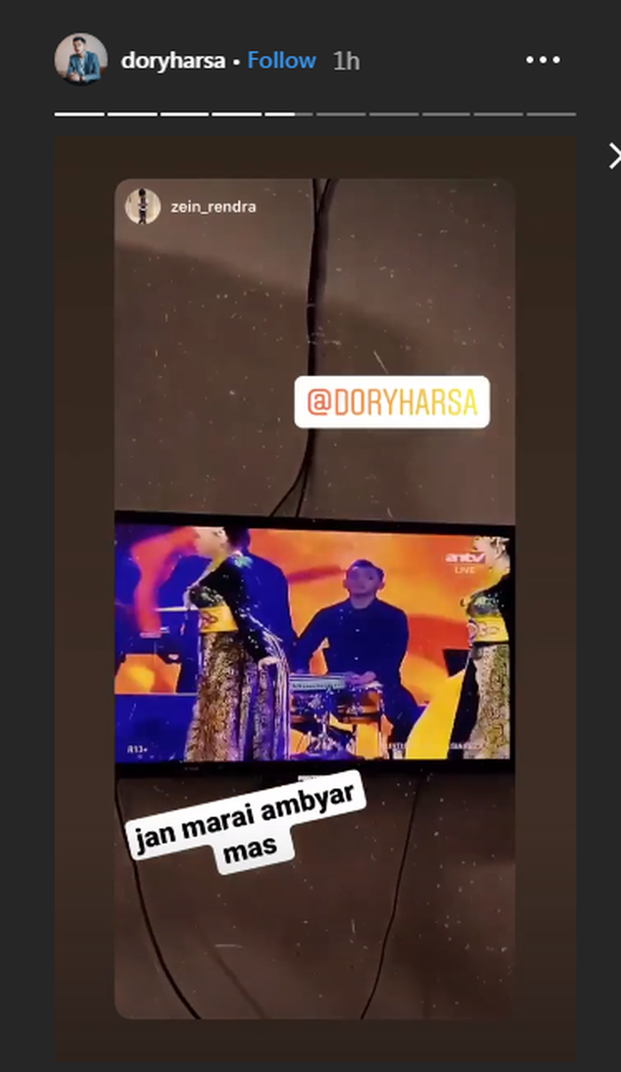 Dory Harsa saat tampil di salah satu acara di TV 
