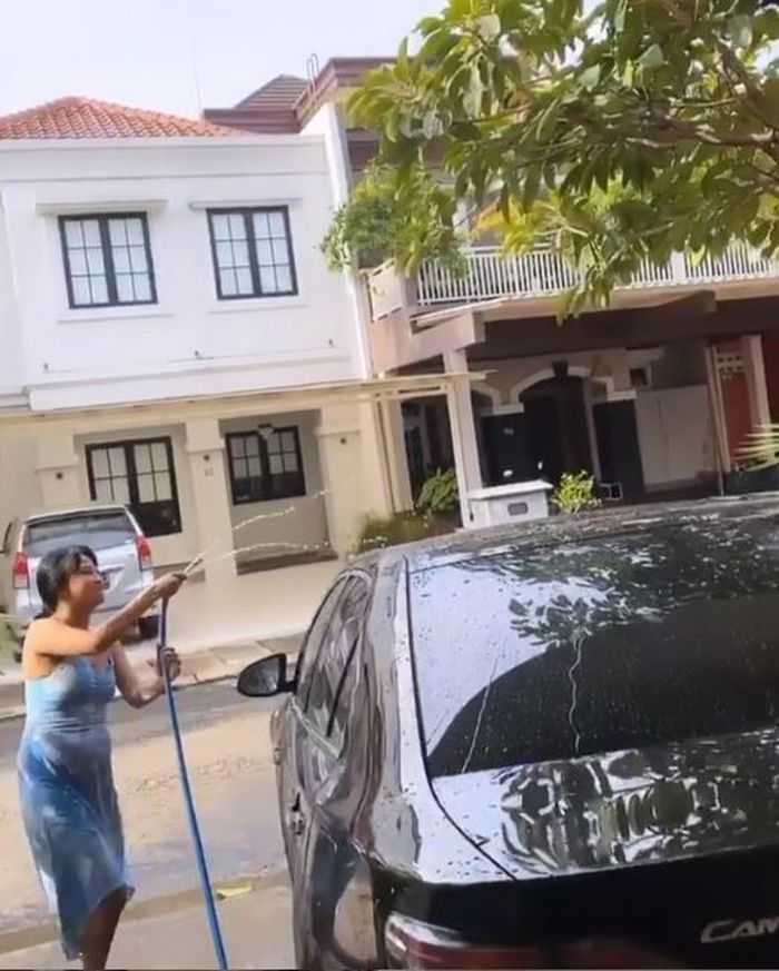 Komentar netizen di unggahan Vanessa Angel 