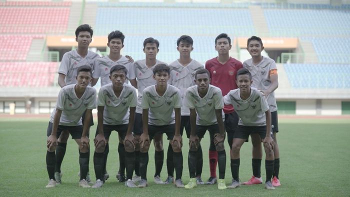 Para pemain timnas U-16 Indonesia dalam pemusatan latihan di Stadion Patriot Candrabaga, Bekasi.