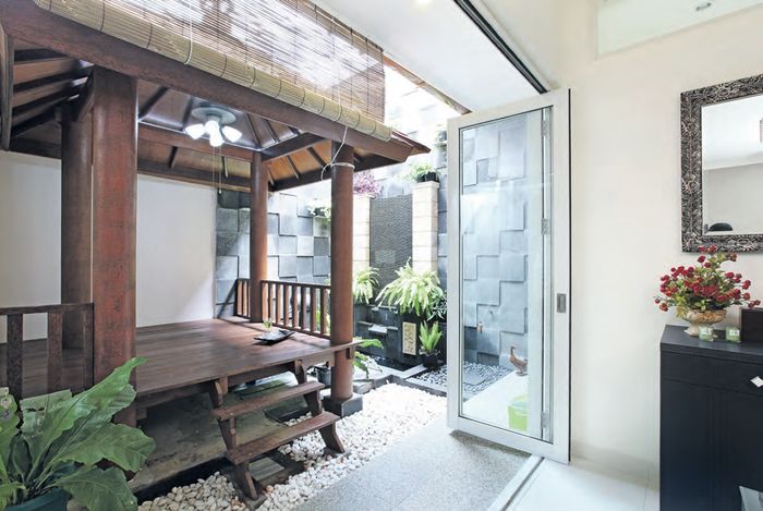 Tak Sampai 15 Meter, Tips Hadirkan Waterwall di Rumah Berlahan Sempit