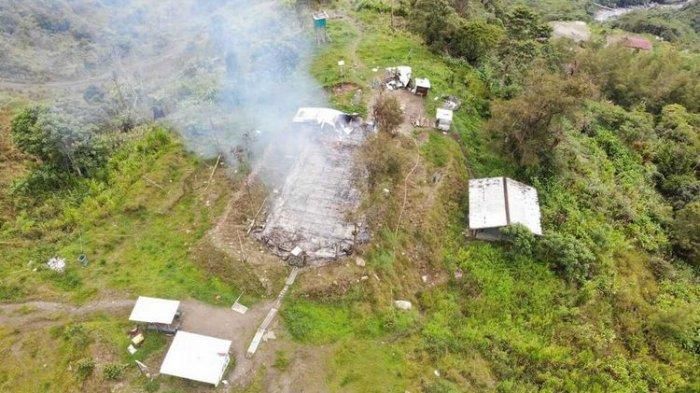 Sebuah gereja di Kampung Opitawak, Distrik Tembagapura, Kabupaten Mimika, Papua, terbakar, Kamis (12/3/2020)