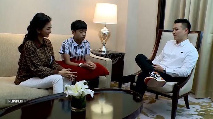 Betrand Peto dan Sarwendah kala tampil di acara Perspektif yang dipandu Robert Harianto