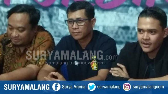 CEO Persik Abdul Hakim Bafagih, Pelatih Kepala Persik Joko Susilo dan Manajer Persik Beny Kurniawan di Mess Persik Kediri, Sabtu (4/1/2020). 