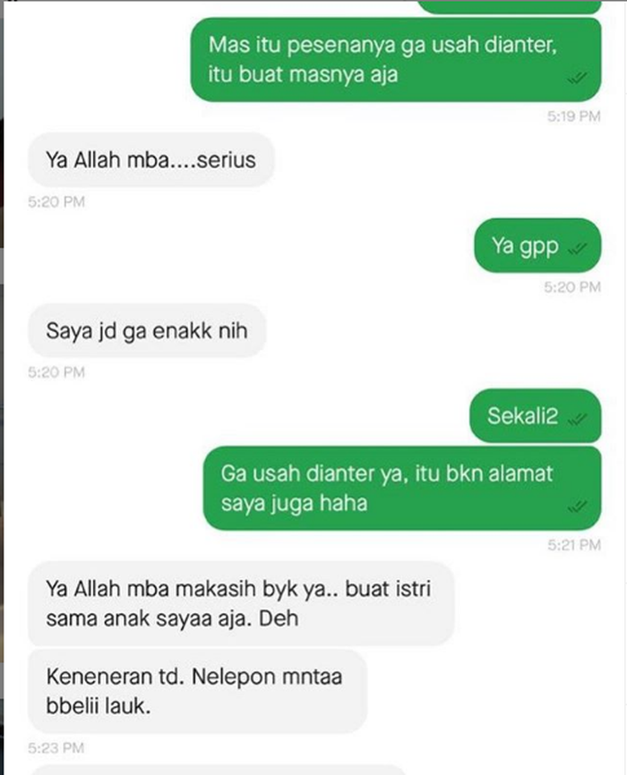 Putri Hotman Paris pesan GoFood dan memberikan makanan pesanannya kepada driver ojek online