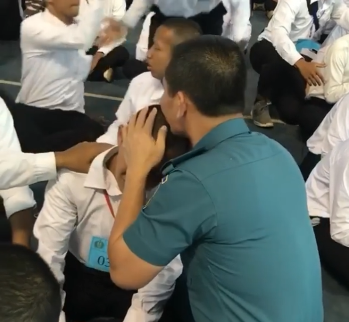 Gatot Hariyanto mencium kepala calon prajuritnya