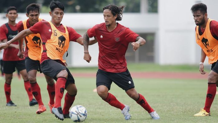 Irfan Bachdim dan pemain timnas Indonesia lainnya  dalam pemusatan latihan tim Garuda.