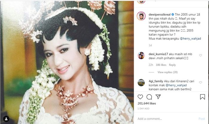 Unggahan Dewi Perssik saat pernikahan pertamanya.