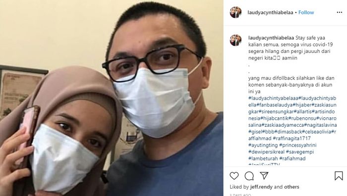 Laudya Cynthia Bella dan Engku Emran kompak pakai masker.