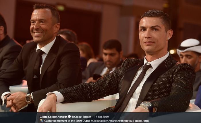 Cristiano Ronaldo dan agennya, Jorge Mendes, dalam acara malam penganugerahan Globe Soccer Awards di Dubai pada Januari 2019.