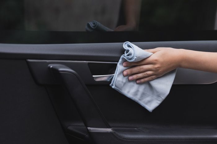 Tips membersihkan interior mobil cegah virus corona.
