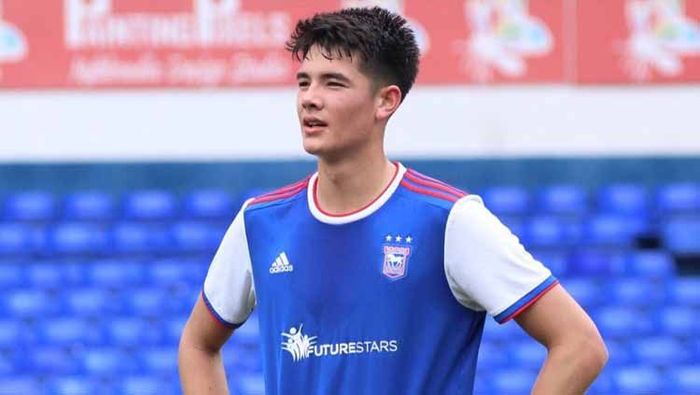 Elkan Baggott ketika berlatih di Ipswich Town.