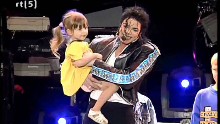 Lirik lagu Heal The World dan artinya - Michael Jackson.