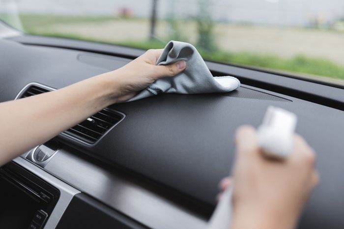 Tips membersihkan interior mobil cegah virus corona.