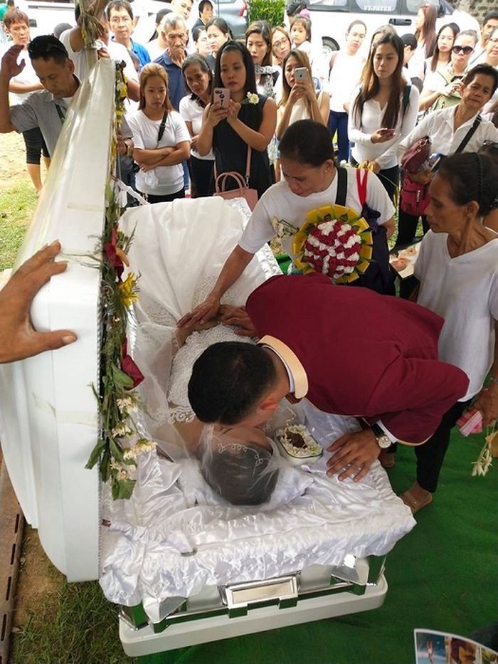 Ryan dan Richielyn melangsungkan prosesi penikahan sekaligus pemakaman.
