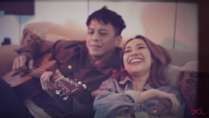 Ariel Noah dan  Bunga Citra Lestari dalam videoklip Menghapus Jejakmu