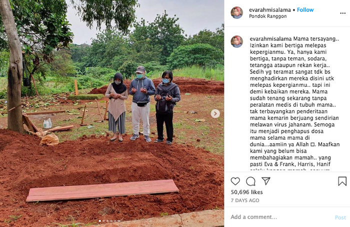 Momen saat Eva Rahmi Salama, anak korban meninggal virus Corona hadiri prosesi pemakaman orang tuanya