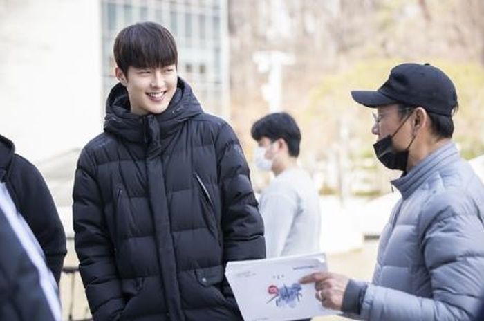 Potret Jang Ki Yong di belakang layar syuting Born Again