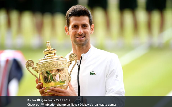 Petenis asal Serbia, Novak Djokovic, menjadi juara Wimbledon 2019 setelah mengalahkan Roger Federer (Swiss) dalam partai final di London, Inggris, 14 Juli 2019.