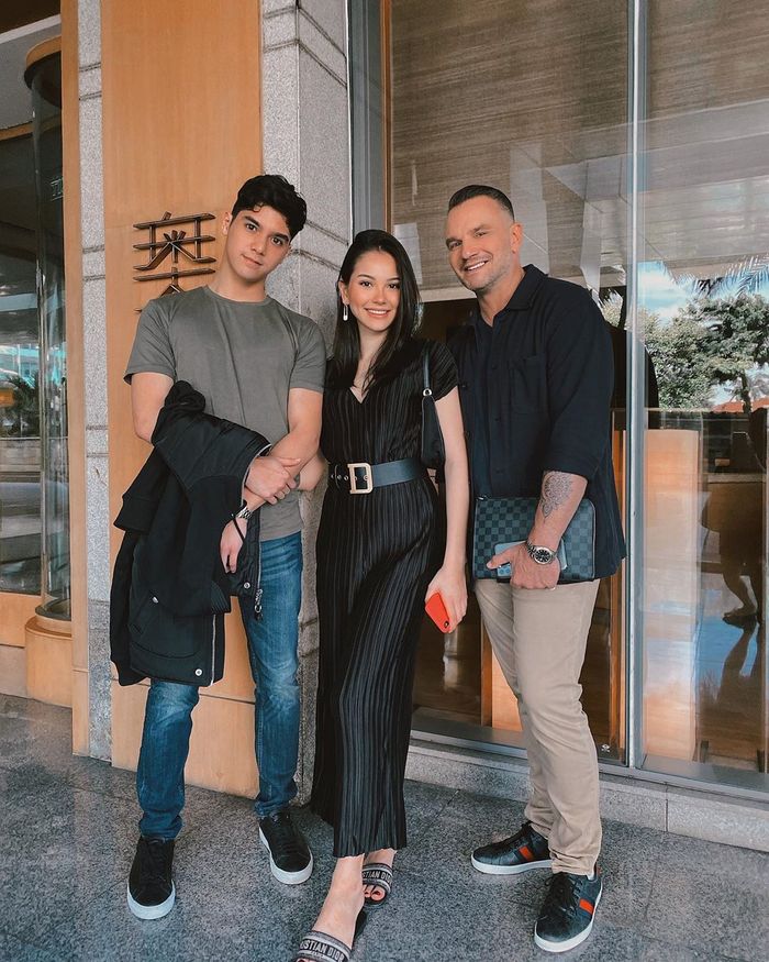 Alyssa Daguise bersama Al Ghazali dan sang ayah, Richard Daguise