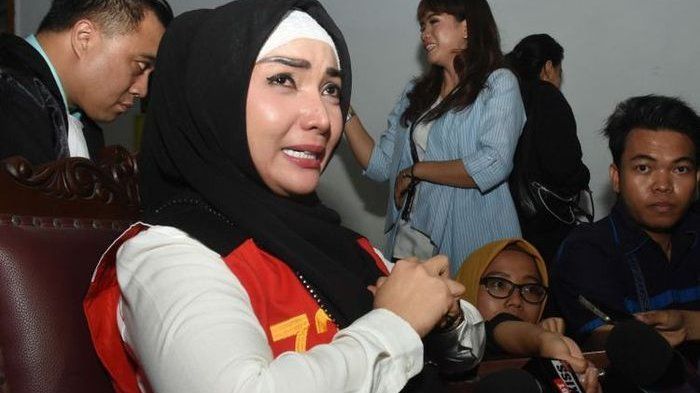 Roro Fitria saat jalani sidang kasus narkoba
