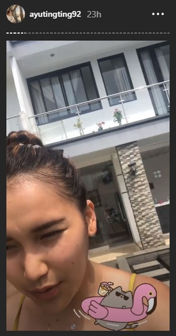 5 Foto Isi Villa Ayu Ting Ting Di Puncak Bogor Bergaya Modern Kolam Renang Mewah Panorama Gunung Halaman 3 Surya Malang