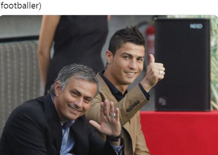Jose Mourinho dan Cristiano Ronaldo sama-sama berpose saat masih membela Real Madrid.